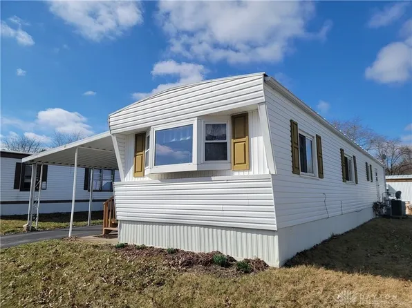 39 Estate Dr, Brookville, OH 45309