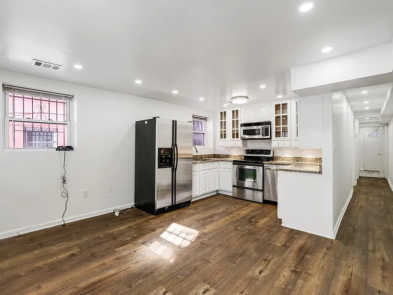 1377 Quincy St NW — Photo 4