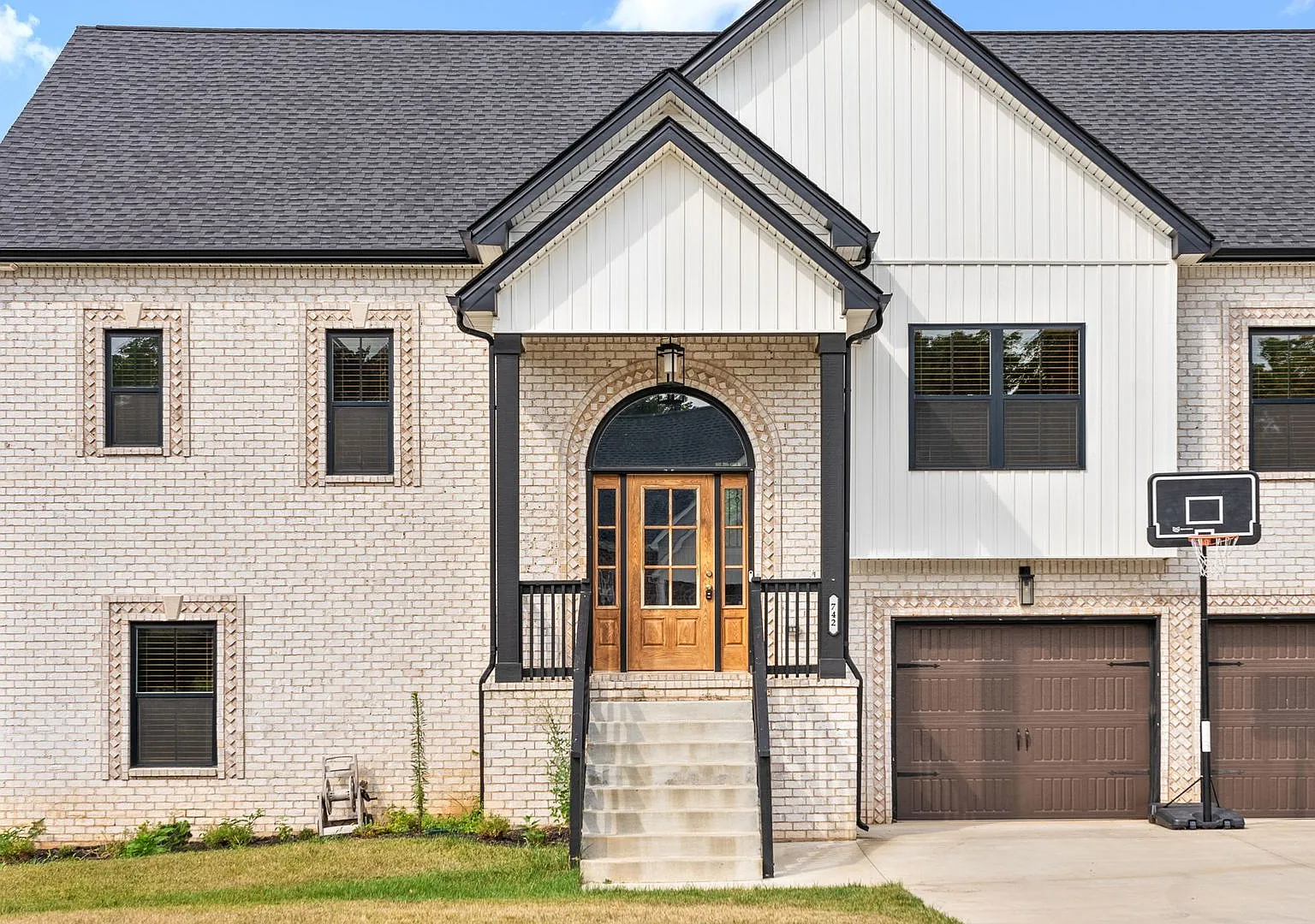 Pet Friendly Five Bedroom! — Photo 4