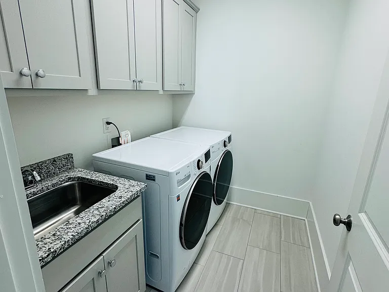 2820 Hillside Springs Dr — Photo 9