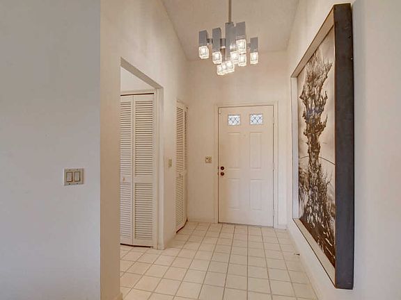 4th image of 5930 Parkwalk Cir W