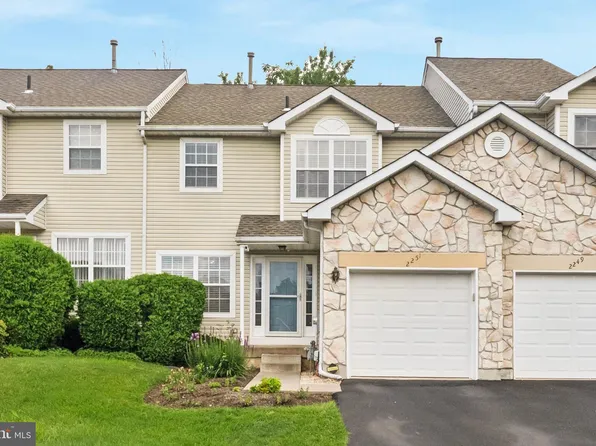 2251 Orchard Hill Cir, Warrington, PA 18976
