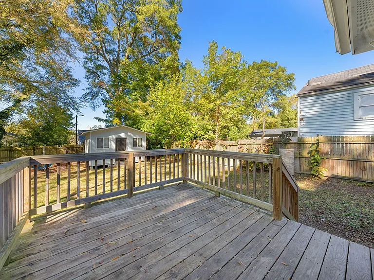 1007 N Hyde Park Ave — Photo 13