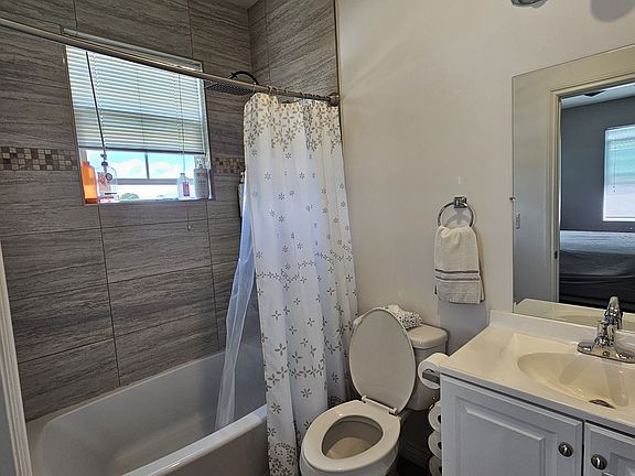 5th image of 1036 W Fernleaf Ave
