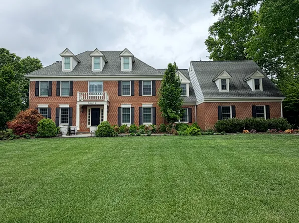 20016 Belle Chase Dr, Gaithersburg, MD 20882