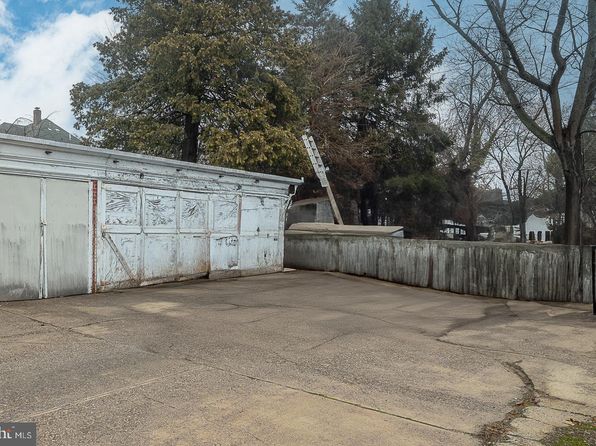 244 S Fairview Ave, Upper Darby, PA 19082