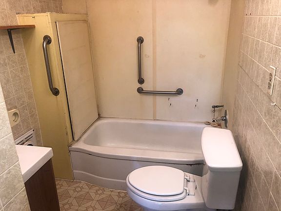 4th image of 3617 SE 11th Ave