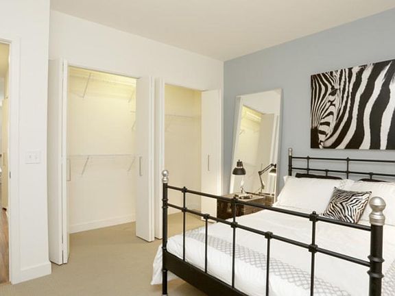 3rd image of 1803 W Argyle St APT 1C