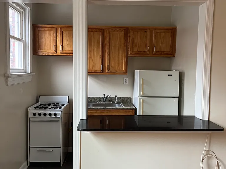 West Franklin Apts — Photo 19