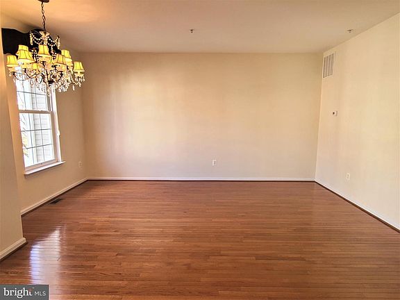 5th image of 164 Tilden Way