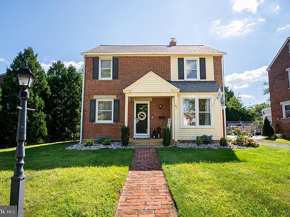 3rd image of 42 Hurst Rd