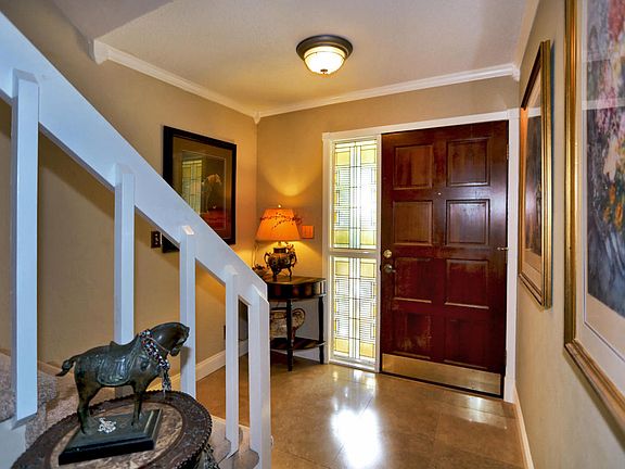 3rd image of 119 Northbrook Ln