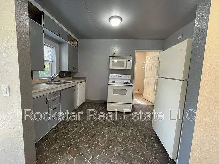 9714 E 6th Ave — Photo 14