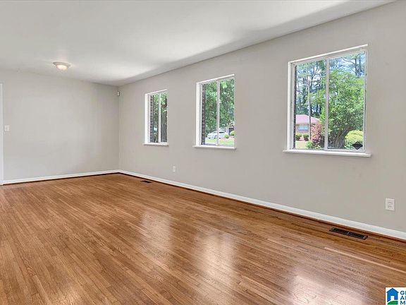 4th image of 615 Willowbrook Rd