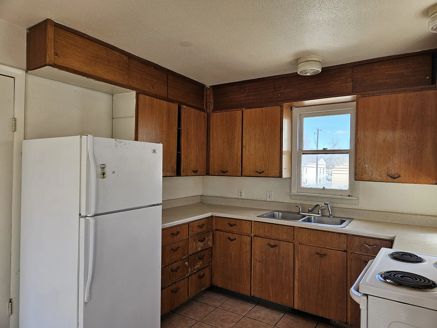3 bed, 1.5 bath, 1116 sqft, $1,350 — Photo 3
