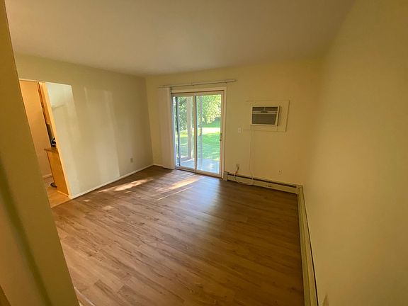 3rd image of 1098 Byron St APT B