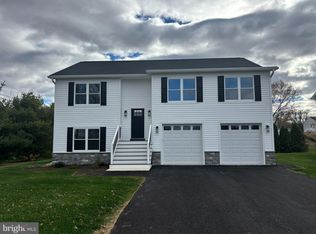 130 Valley Dr, Carlisle, PA 17013