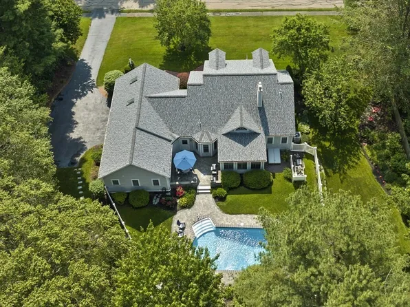 106 Tearall Rd, Raynham, MA 02767