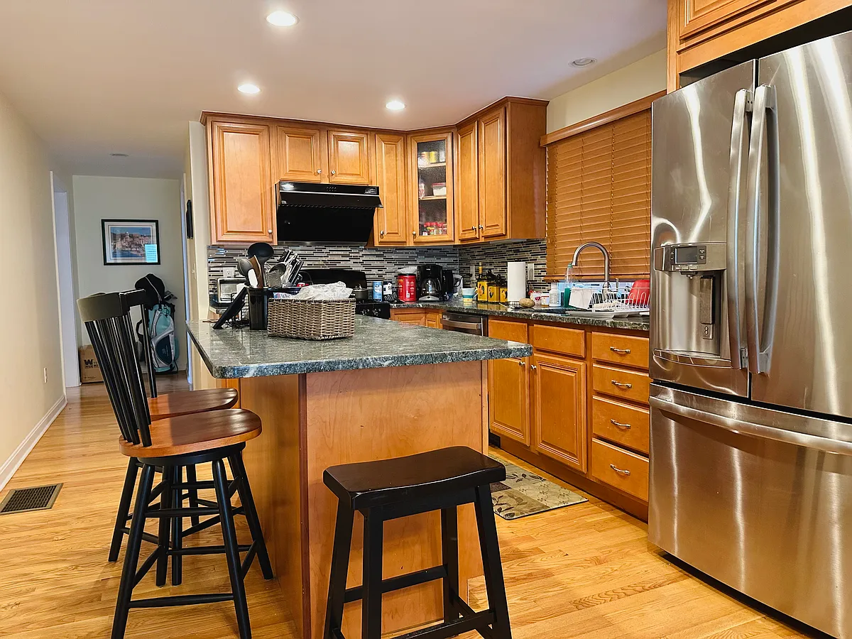 Building Photo - 209 Adams St #B