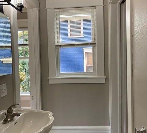 3rd image of 558 Madison Ave SE APT 5