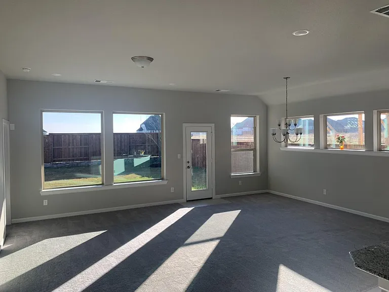 1821 Leo Dr — Photo 3
