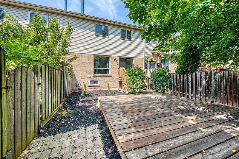 Oakville Townhouse for rent - 4 Bedrooms — photo 34