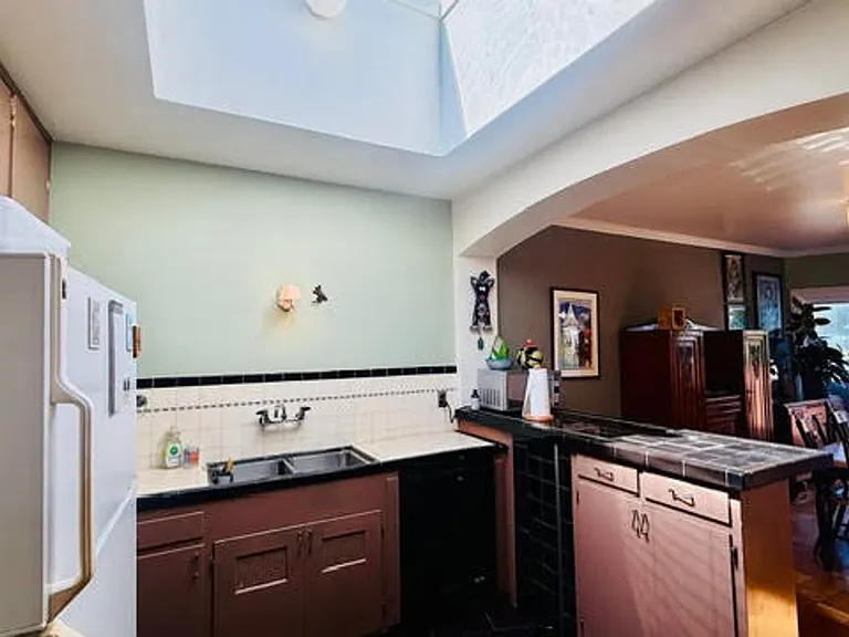 2411 47th Ave — Photo 24