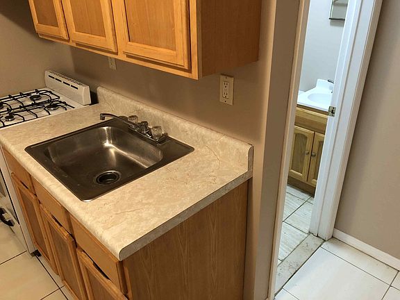 4th image of 284 York Ave #1