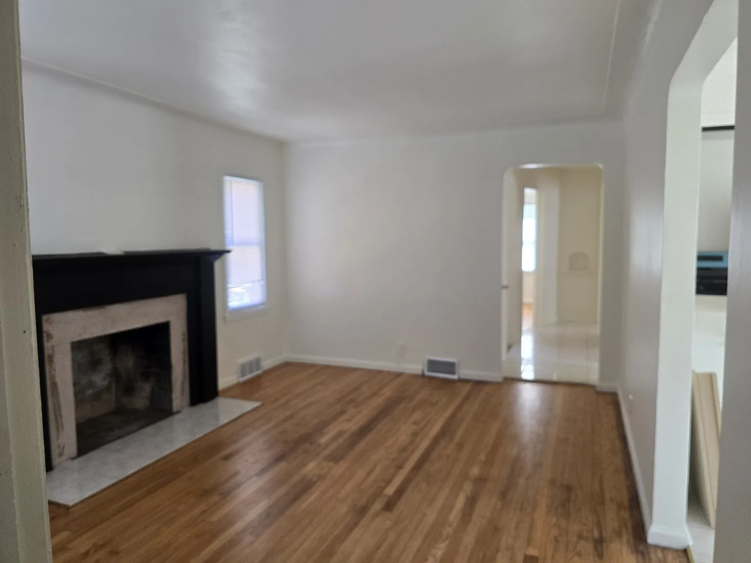3 bed, 1140 sqft, $1,300 — Photo 4