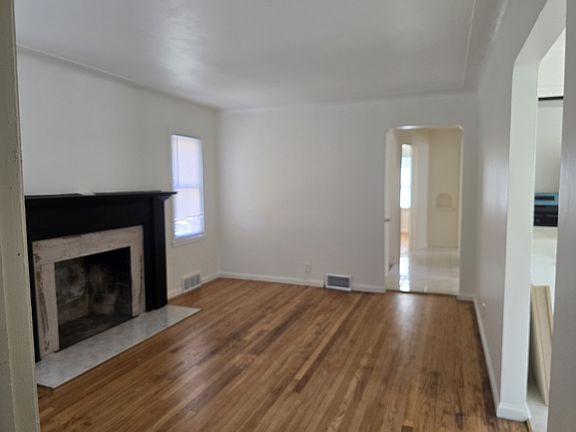 4th image of 11594 Rossiter St