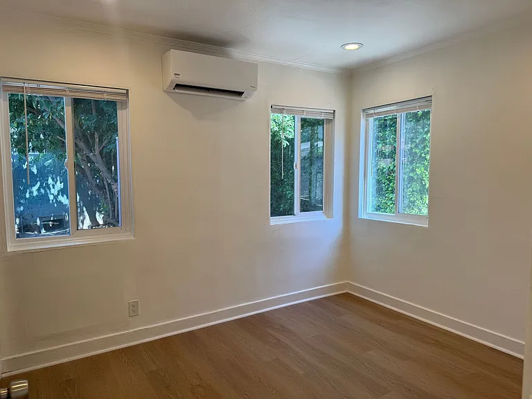 1859 Lakeshore Ave — Photo 8