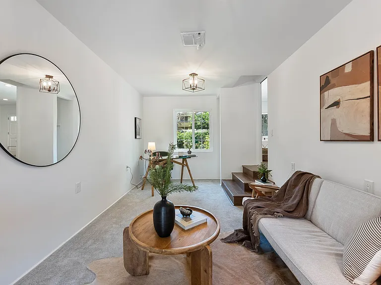 17453 Burbank Blvd — Photo 6