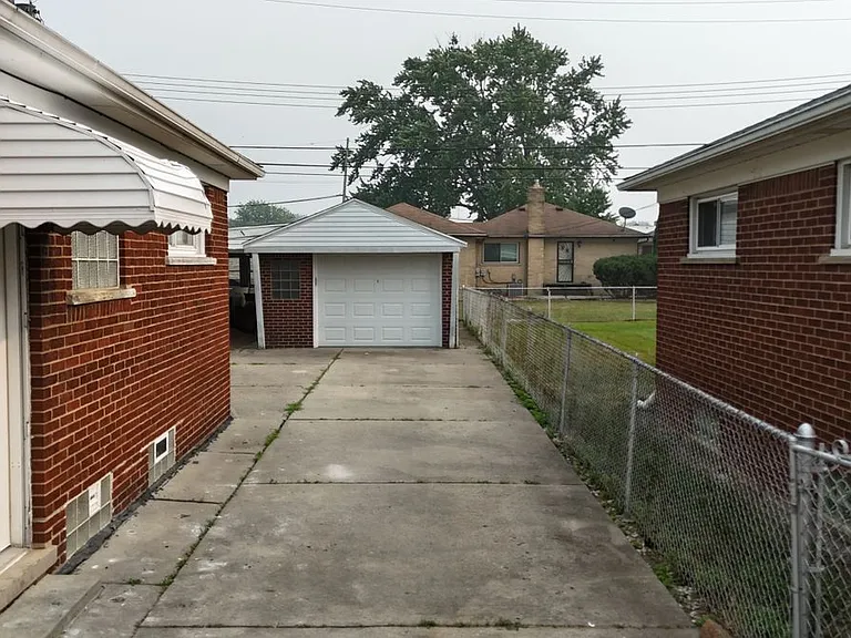 18536 Holland Ave — Photo 4