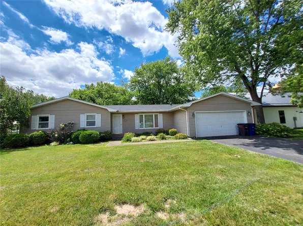 504 N Idler Ln, Greenville, IL 62246