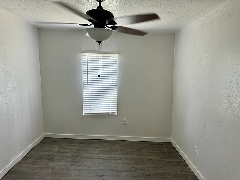 421 SW Lee Ave — Photo 11