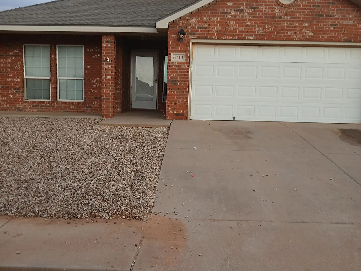 4 bed, 1972 sqft, $1,800 — Photo 2