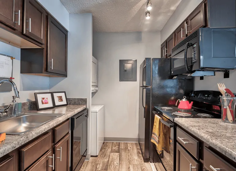 Brightwaters Apartments — Photo 11