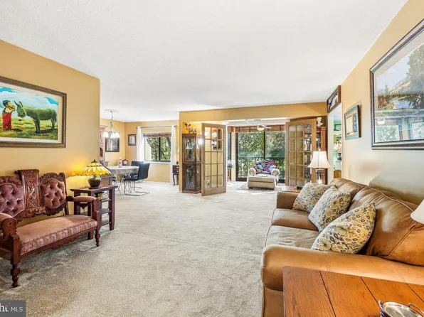 5901 Mount Eagle Dr APT 216, Alexandria, VA 22303