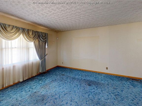 5th image of 128 Larkspur Dr