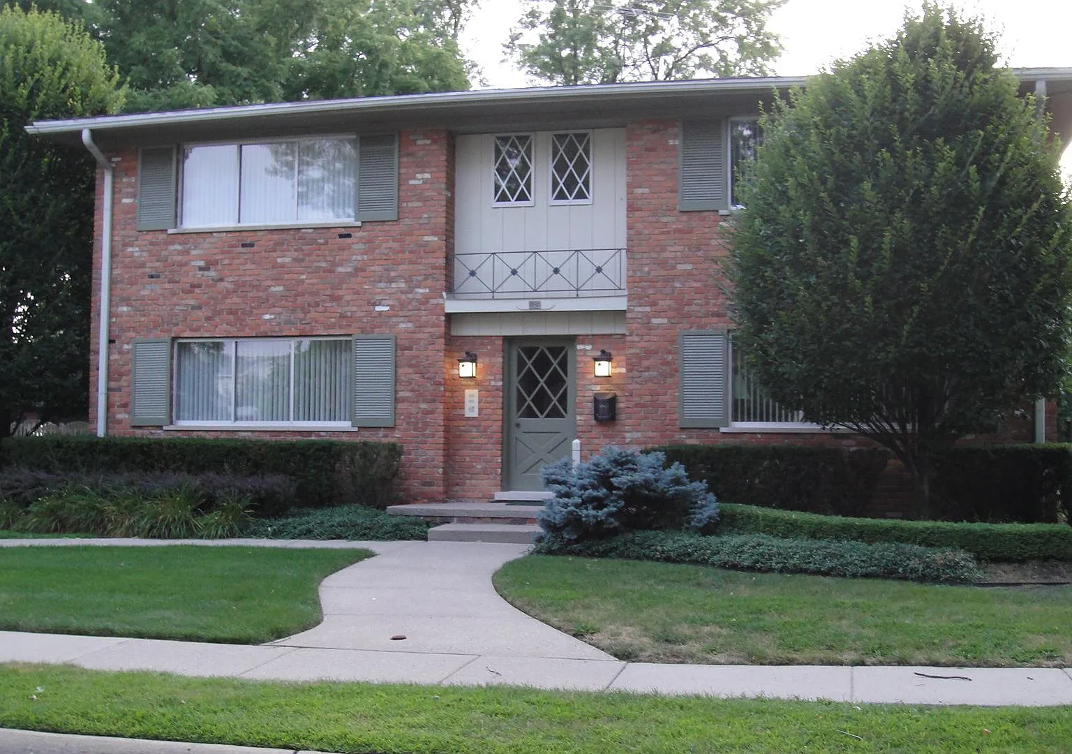 650 Forest Ave — Photo 1