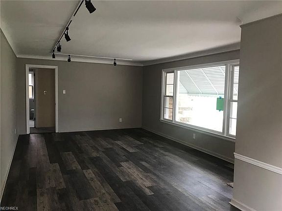 2nd image of 2079 Miramar Blvd