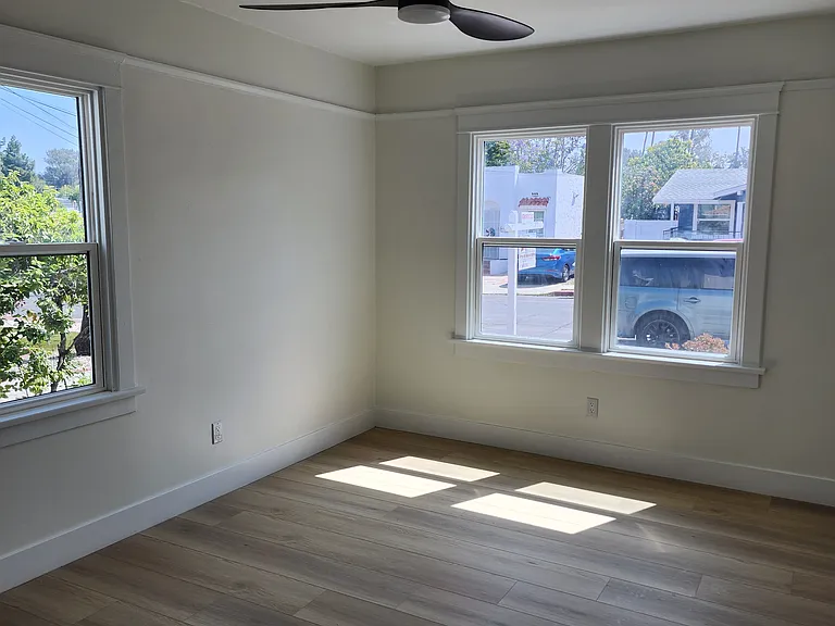 4850-52 Cypress St — Photo 5