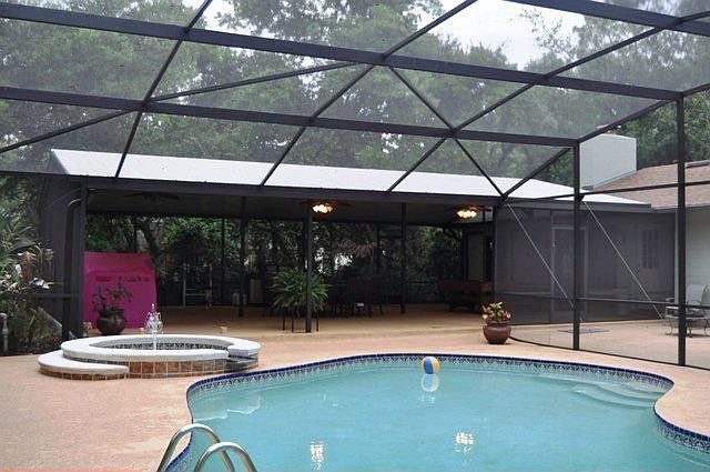 Pool/Lanai