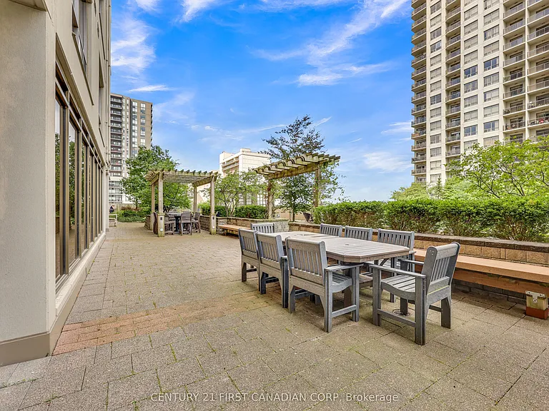 330 Ridout St N #2108 — Photo 36