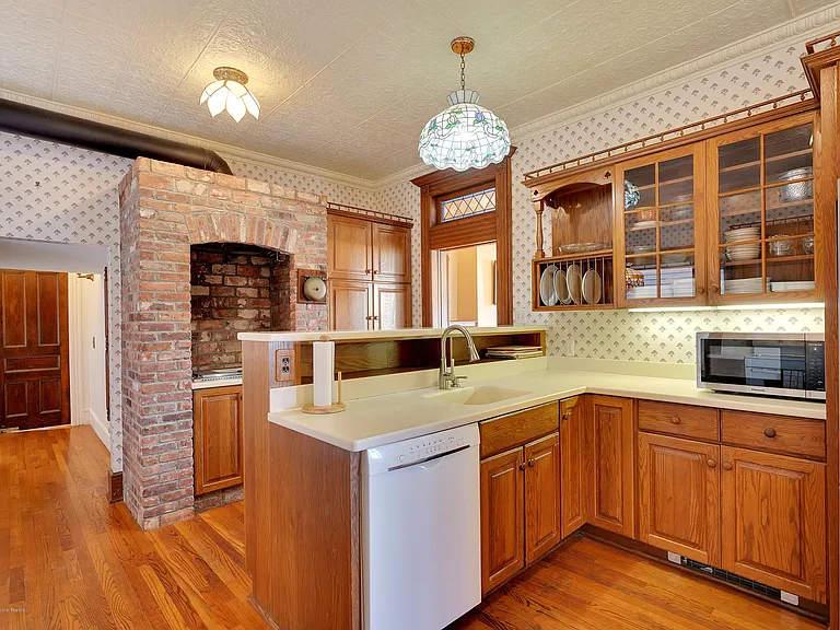 19 Ocean Ave — Photo 21