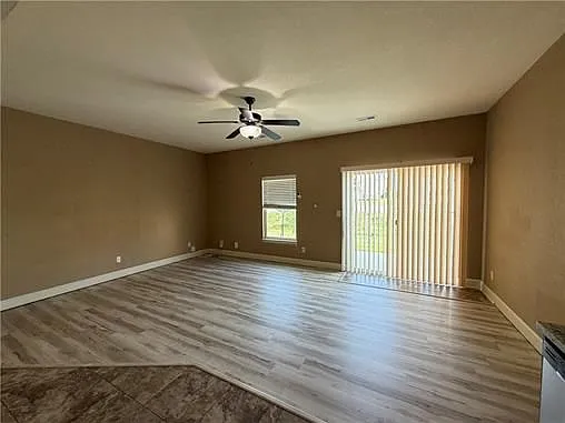 3 bed, 3.0 bath, 4147 sqft, $1,795 — Photo 4