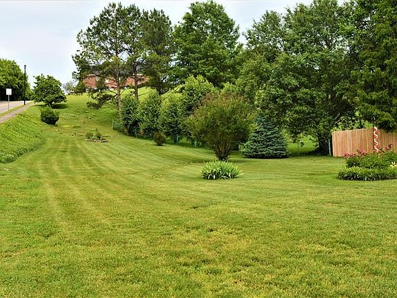 3rd image of 300 Lewis Ln