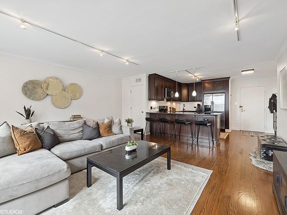4th image of 777 N Michigan Ave APT 2809