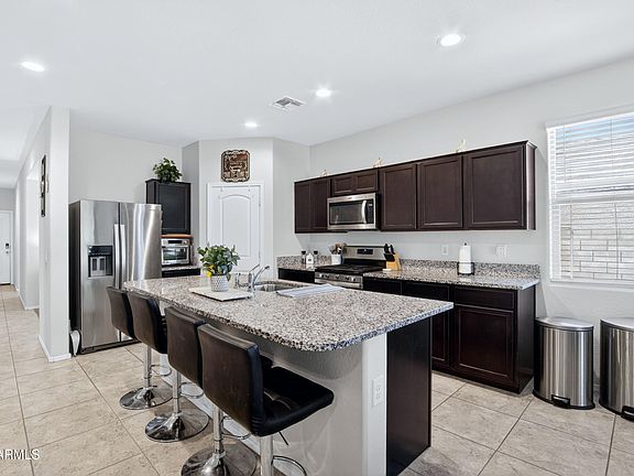 5th image of 31042 W EARLL Drive