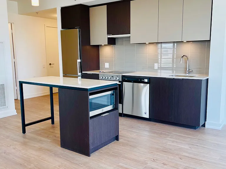 203 College St #1404 — Photo 4